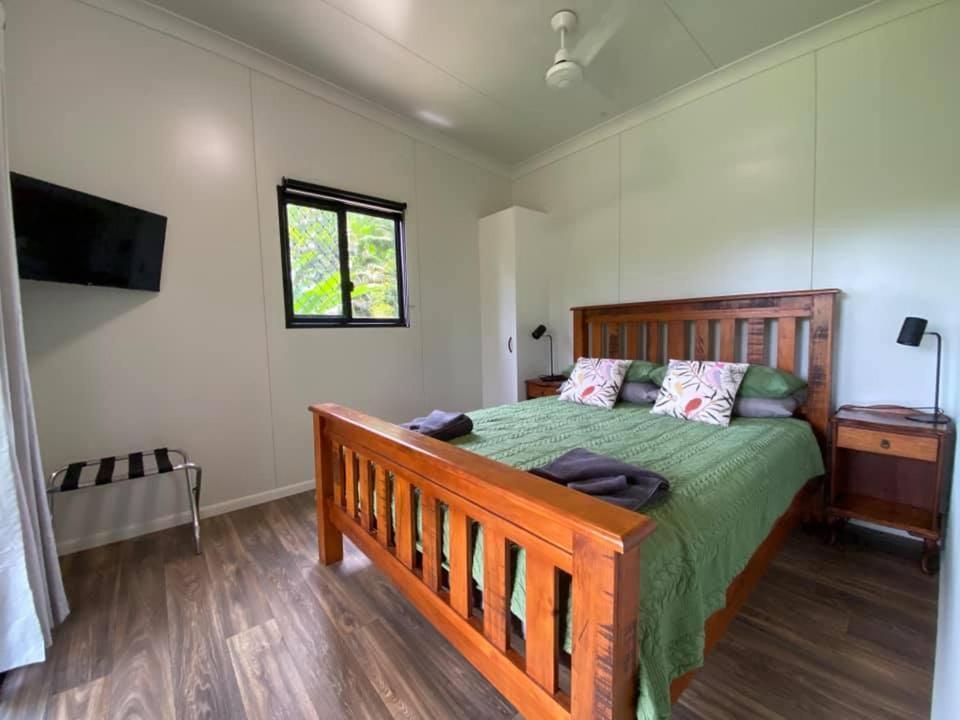 Mena Creek Flower House Экстерьер фото